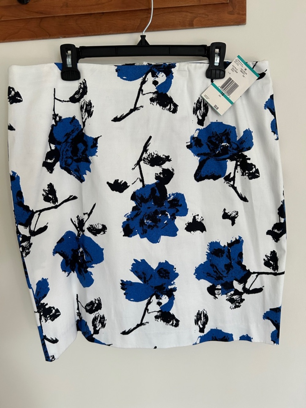 Women's White Floral Pencil Skirt with Blue & Black Print